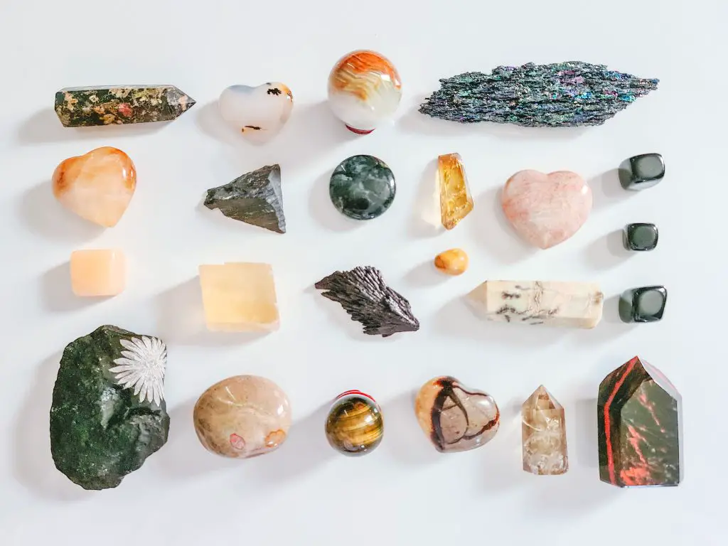 What is the Difference Between a Mineral and a Gemstone?