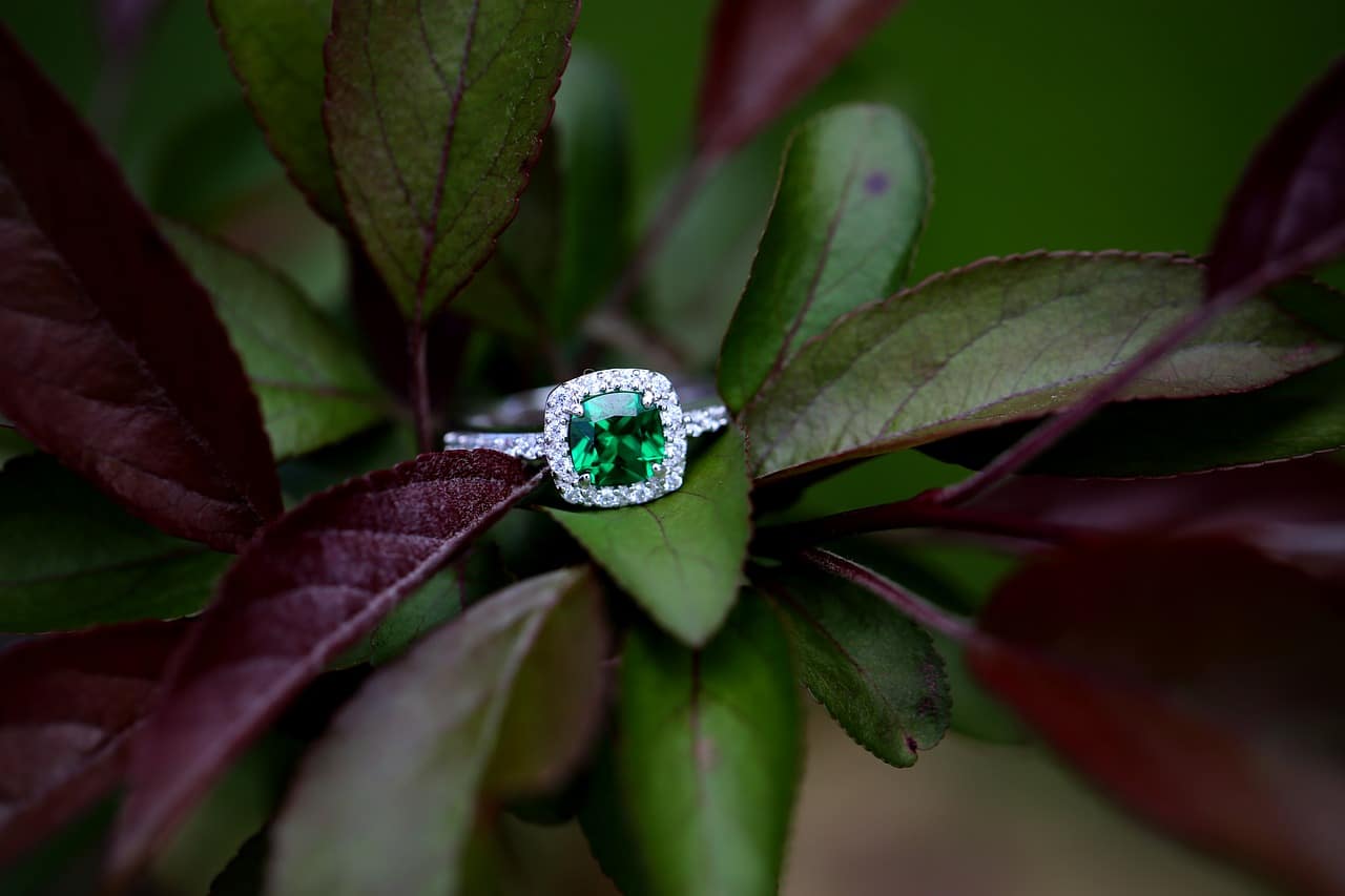 halo setting engagement ring